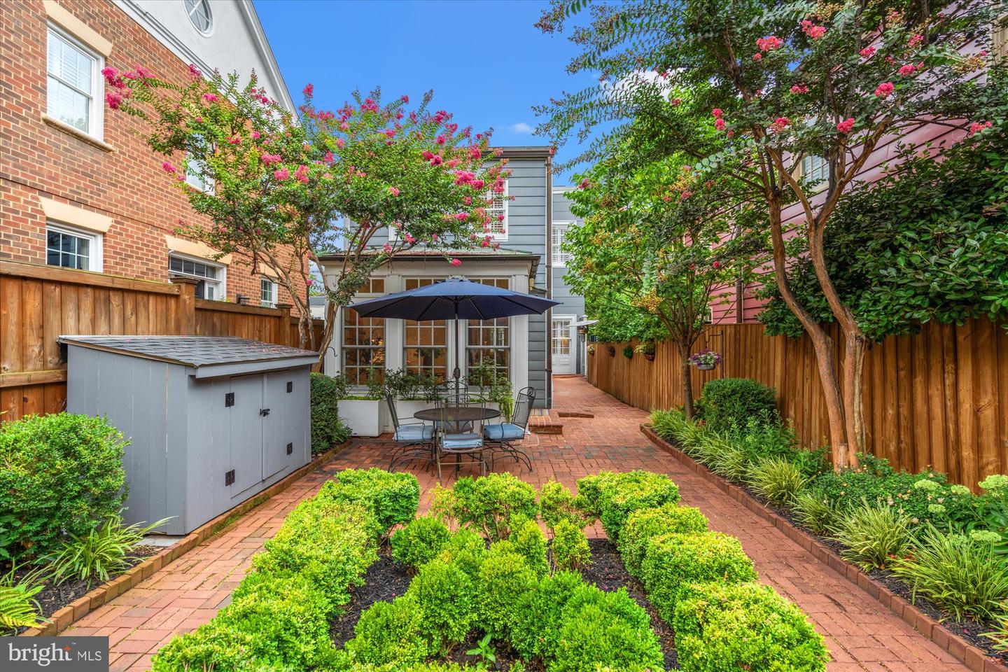 416 S ROYAL ST, ALEXANDRIA, Virginia 22314, 3 Bedrooms Bedrooms, ,1 BathroomBathrooms,Residential,For sale,416 S ROYAL ST,VAAX2048058 MLS # VAAX2048058