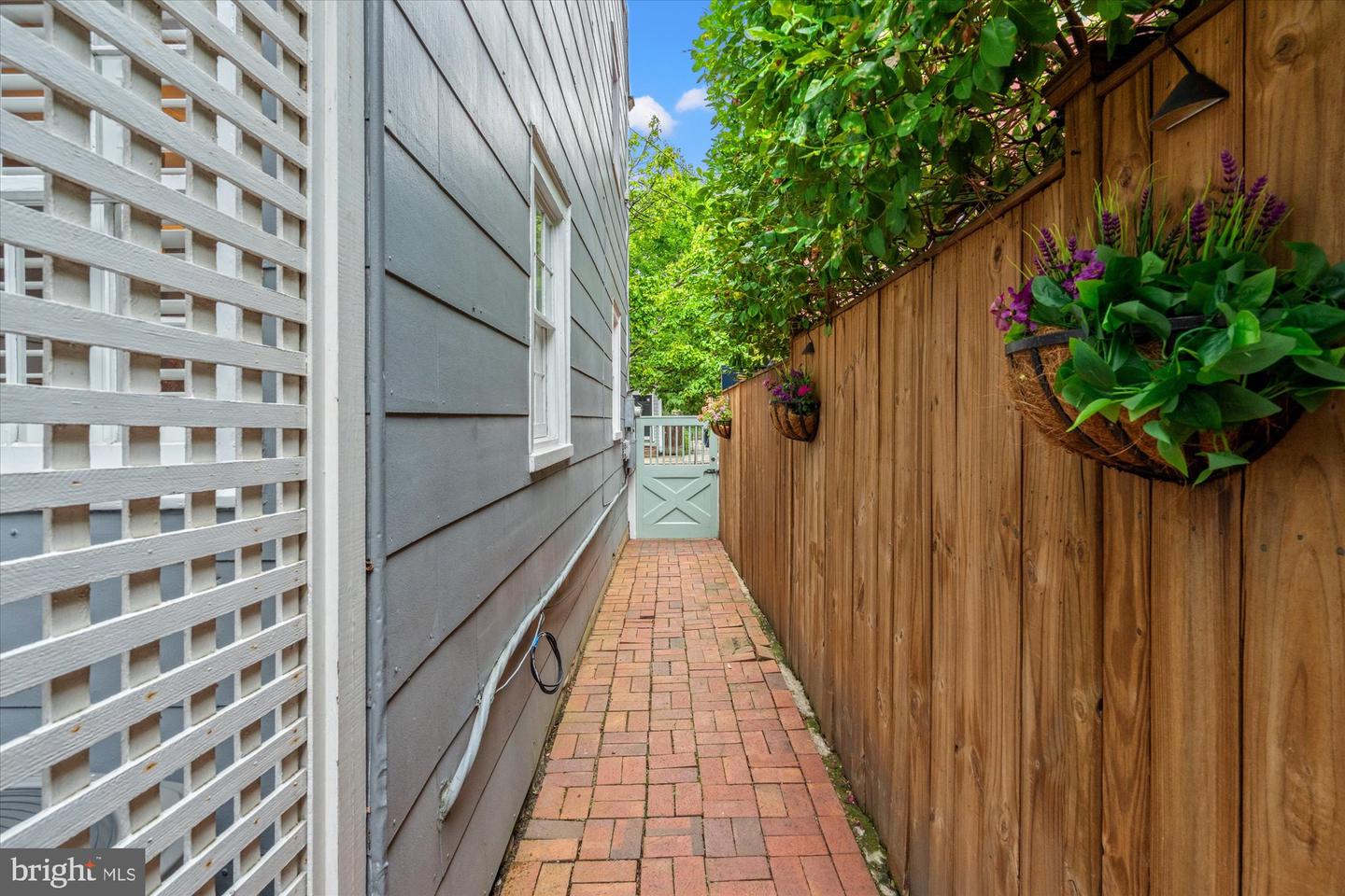 416 S ROYAL ST, ALEXANDRIA, Virginia 22314, 3 Bedrooms Bedrooms, ,1 BathroomBathrooms,Residential,For sale,416 S ROYAL ST,VAAX2048058 MLS # VAAX2048058