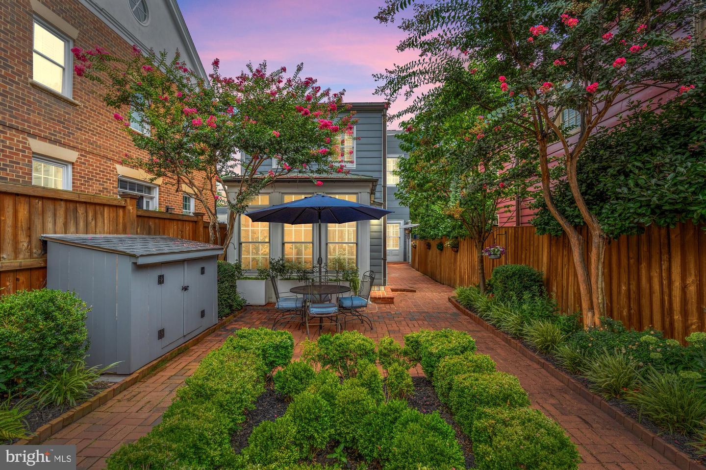416 S ROYAL ST, ALEXANDRIA, Virginia 22314, 3 Bedrooms Bedrooms, ,1 BathroomBathrooms,Residential,For sale,416 S ROYAL ST,VAAX2048058 MLS # VAAX2048058