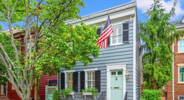 416 S ROYAL ST, ALEXANDRIA, Virginia 22314, 3 Bedrooms Bedrooms, ,1 BathroomBathrooms,Residential,For sale,416 S ROYAL ST,VAAX2048058 MLS # VAAX2048058