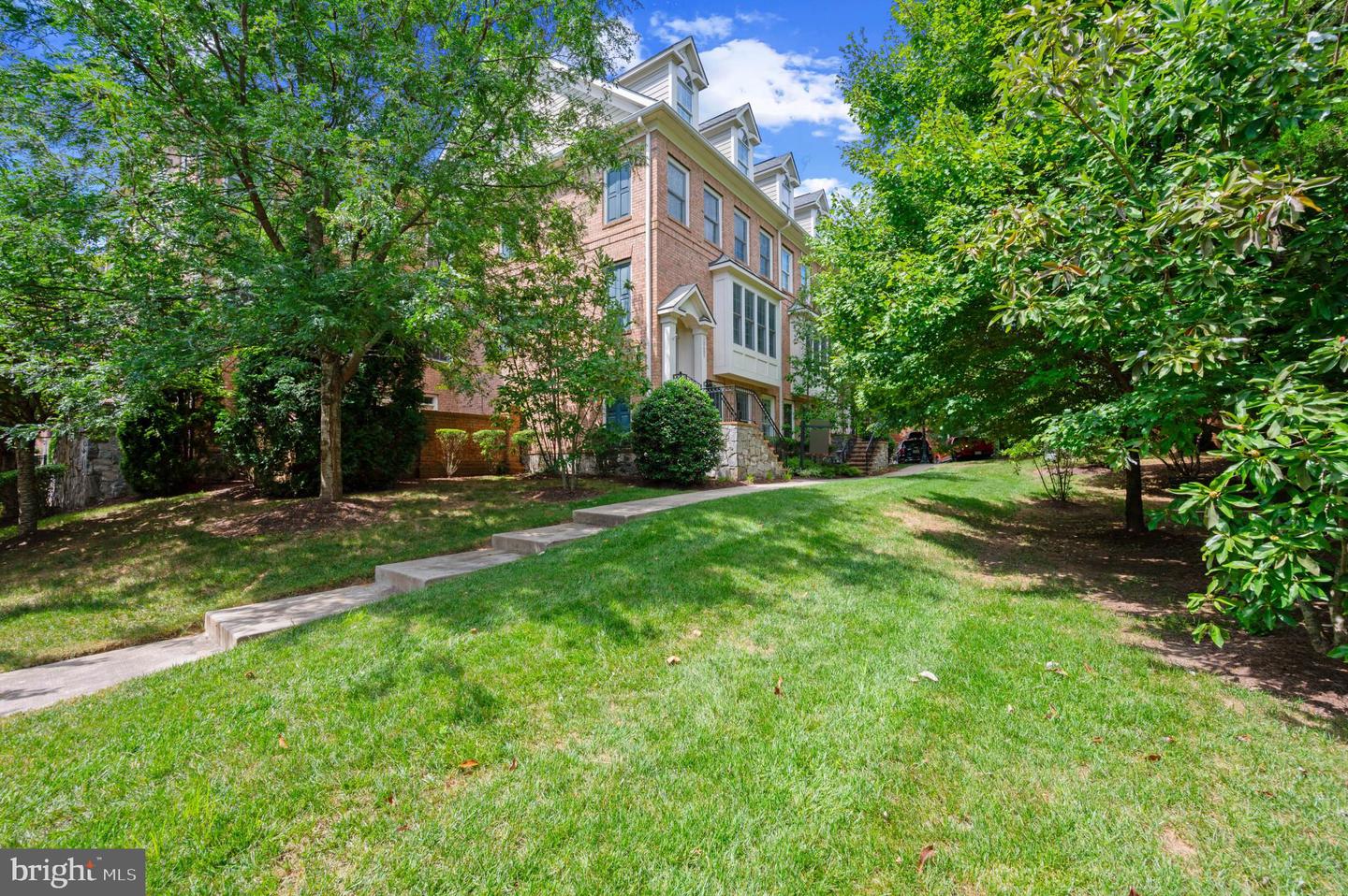 10605 YORKTOWN DR, FAIRFAX, Virginia 22030, 3 Bedrooms Bedrooms, ,3 BathroomsBathrooms,Residential,For sale,10605 YORKTOWN DR,VAFC2006708 MLS # VAFC2006708