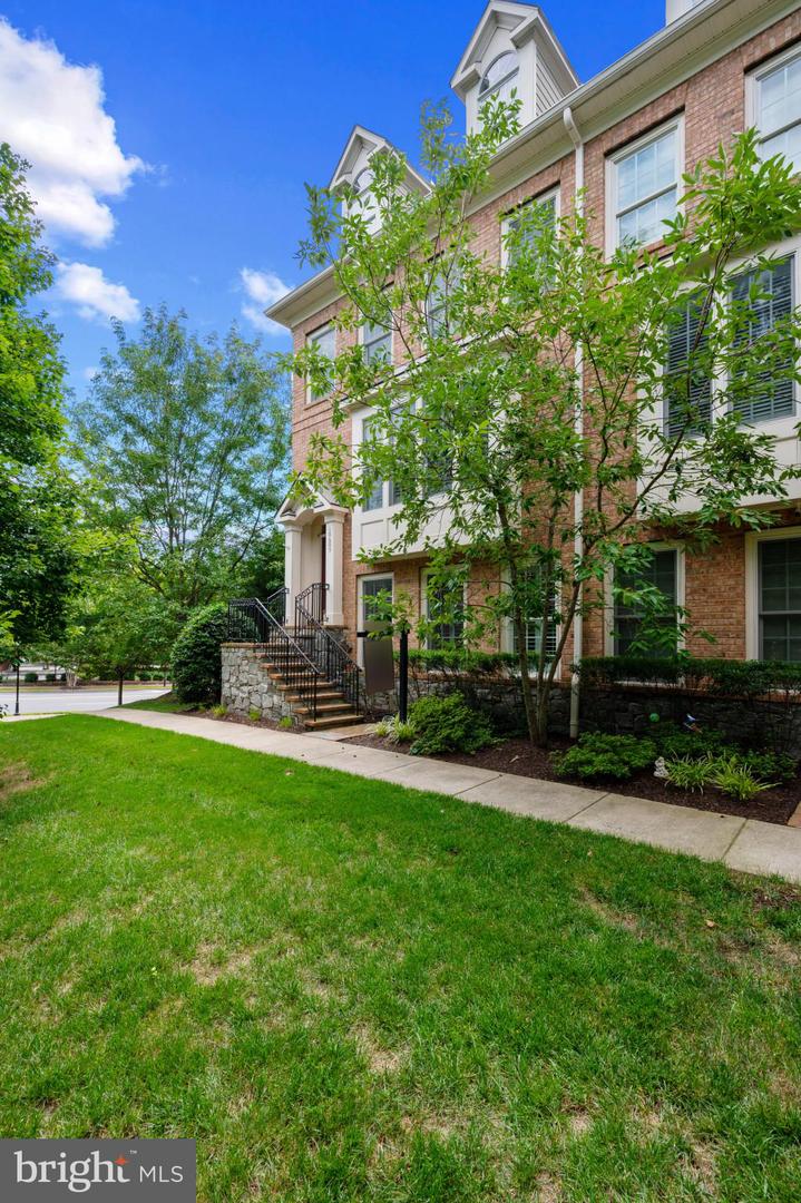 10605 YORKTOWN DR, FAIRFAX, Virginia 22030, 3 Bedrooms Bedrooms, ,3 BathroomsBathrooms,Residential,For sale,10605 YORKTOWN DR,VAFC2006708 MLS # VAFC2006708
