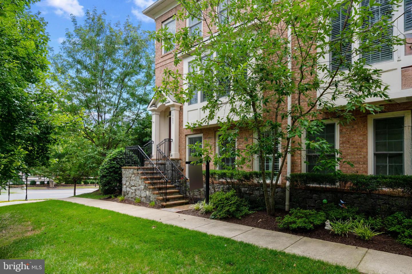 10605 YORKTOWN DR, FAIRFAX, Virginia 22030, 3 Bedrooms Bedrooms, ,3 BathroomsBathrooms,Residential,For sale,10605 YORKTOWN DR,VAFC2006708 MLS # VAFC2006708