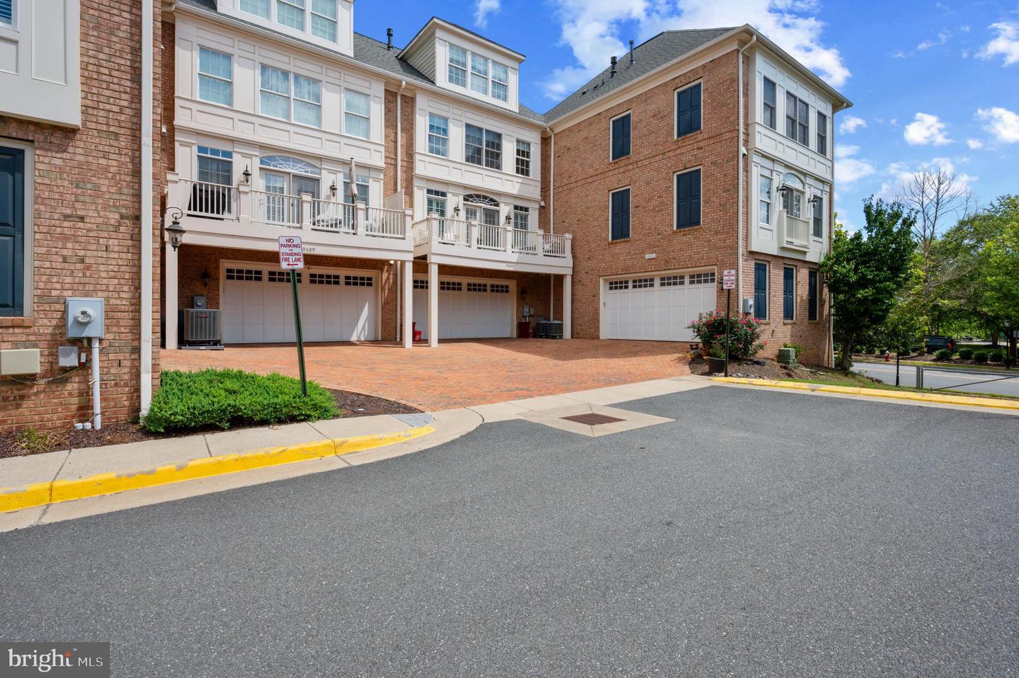 10605 YORKTOWN DR, FAIRFAX, Virginia 22030, 3 Bedrooms Bedrooms, ,3 BathroomsBathrooms,Residential,For sale,10605 YORKTOWN DR,VAFC2006708 MLS # VAFC2006708