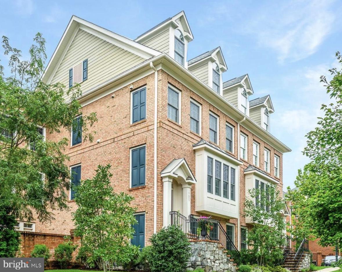 10605 YORKTOWN DR, FAIRFAX, Virginia 22030, 3 Bedrooms Bedrooms, ,3 BathroomsBathrooms,Residential,For sale,10605 YORKTOWN DR,VAFC2006708 MLS # VAFC2006708