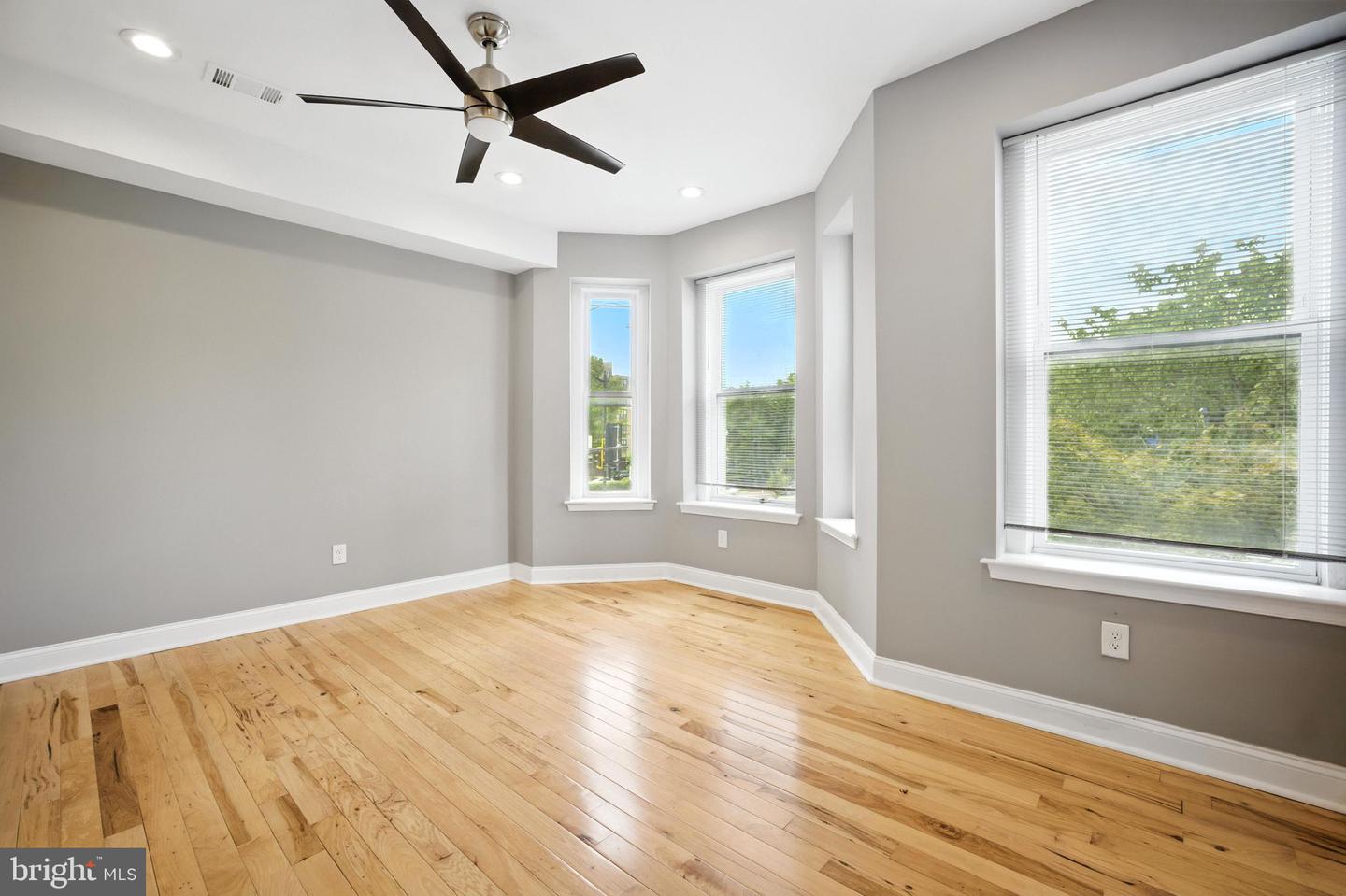 538 13TH ST SE, WASHINGTON, District Of Columbia 20003, 3 Bedrooms Bedrooms, ,3 BathroomsBathrooms,Residential,For sale,538 13TH ST SE,DCDC2213088 MLS # DCDC2213088