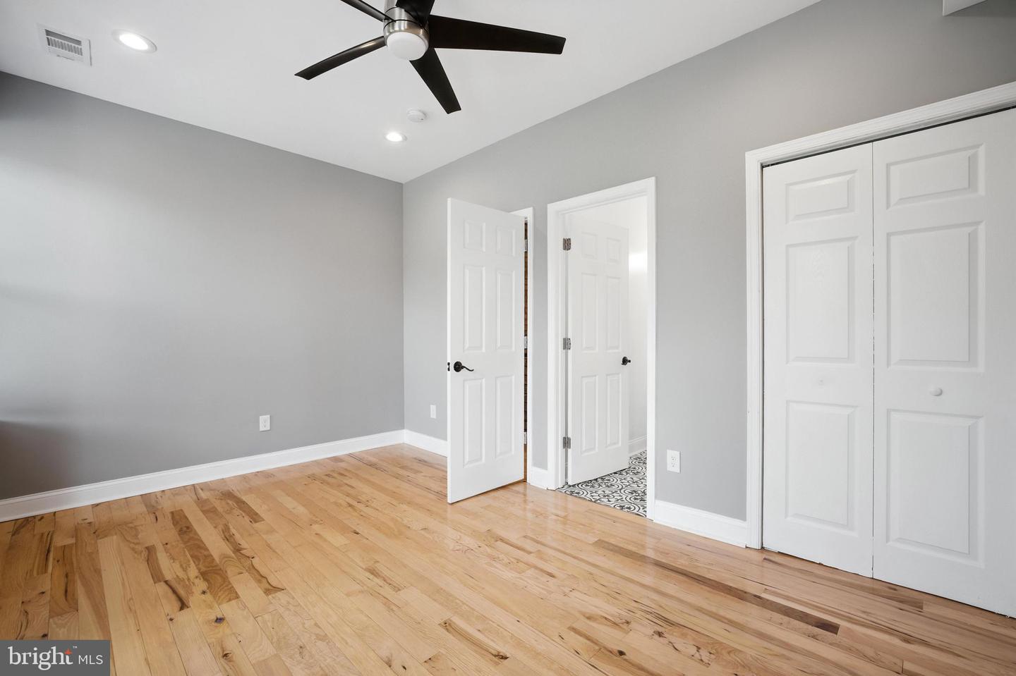 538 13TH ST SE, WASHINGTON, District Of Columbia 20003, 3 Bedrooms Bedrooms, ,3 BathroomsBathrooms,Residential,For sale,538 13TH ST SE,DCDC2213088 MLS # DCDC2213088