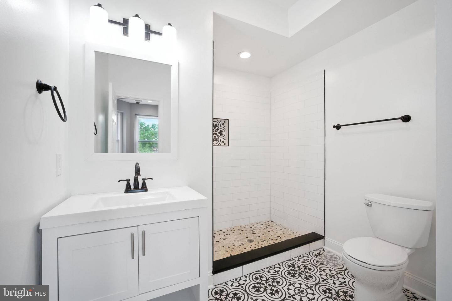 538 13TH ST SE, WASHINGTON, District Of Columbia 20003, 3 Bedrooms Bedrooms, ,3 BathroomsBathrooms,Residential,For sale,538 13TH ST SE,DCDC2213088 MLS # DCDC2213088