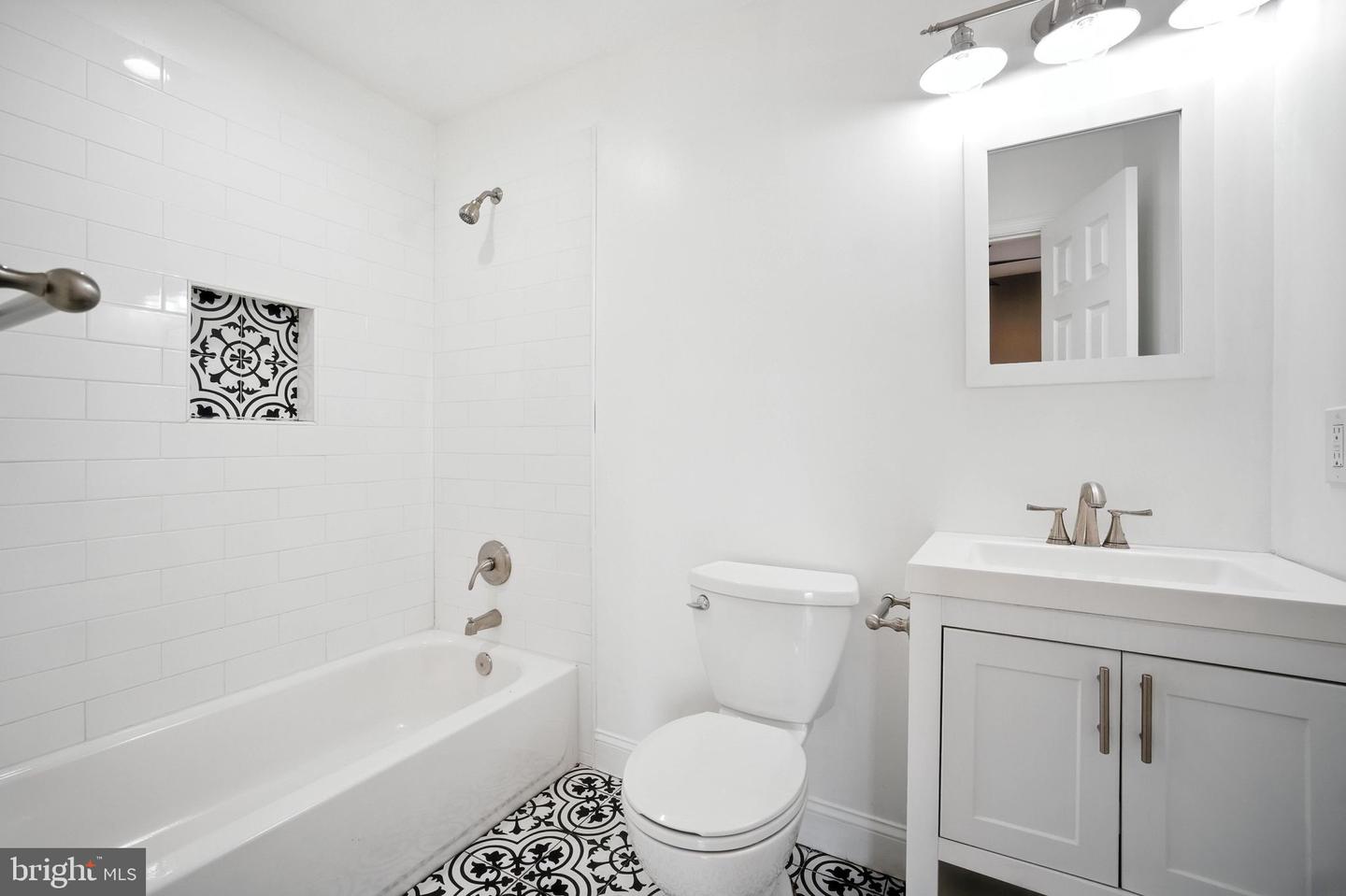 538 13TH ST SE, WASHINGTON, District Of Columbia 20003, 3 Bedrooms Bedrooms, ,3 BathroomsBathrooms,Residential,For sale,538 13TH ST SE,DCDC2213088 MLS # DCDC2213088