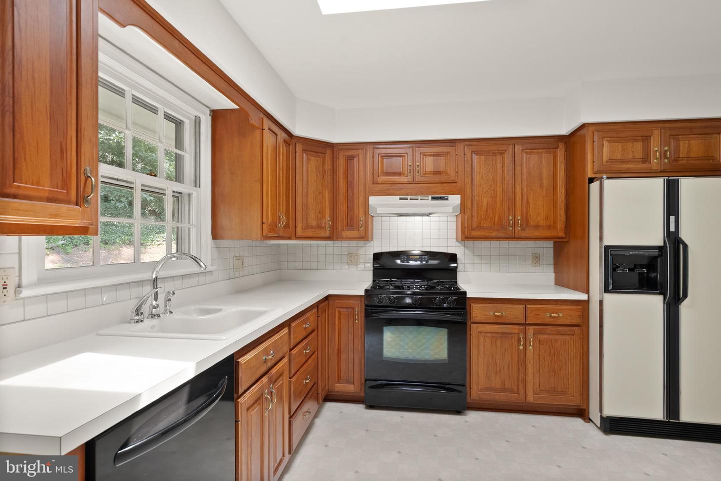 3311 MIDLAND RD, FAIRFAX, Virginia 22031, 3 Bedrooms Bedrooms, ,3 BathroomsBathrooms,Residential,For sale,3311 MIDLAND RD,VAFX2258736 MLS # VAFX2258736