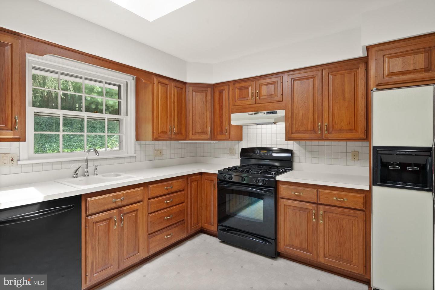 3311 MIDLAND RD, FAIRFAX, Virginia 22031, 3 Bedrooms Bedrooms, ,3 BathroomsBathrooms,Residential,For sale,3311 MIDLAND RD,VAFX2258736 MLS # VAFX2258736