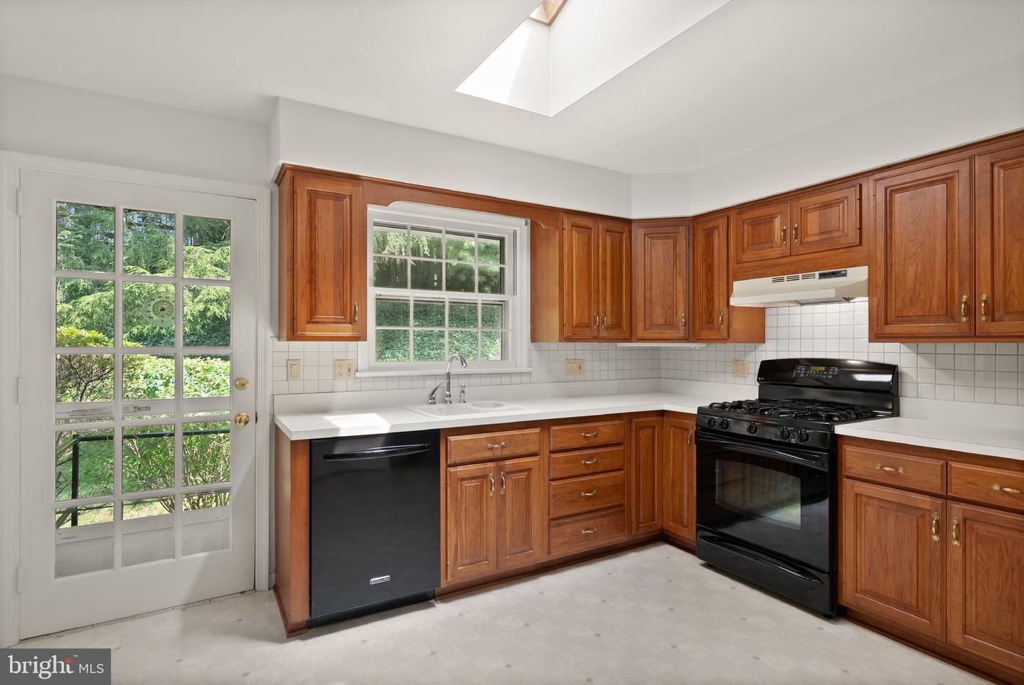 3311 MIDLAND RD, FAIRFAX, Virginia 22031, 3 Bedrooms Bedrooms, ,3 BathroomsBathrooms,Residential,For sale,3311 MIDLAND RD,VAFX2258736 MLS # VAFX2258736