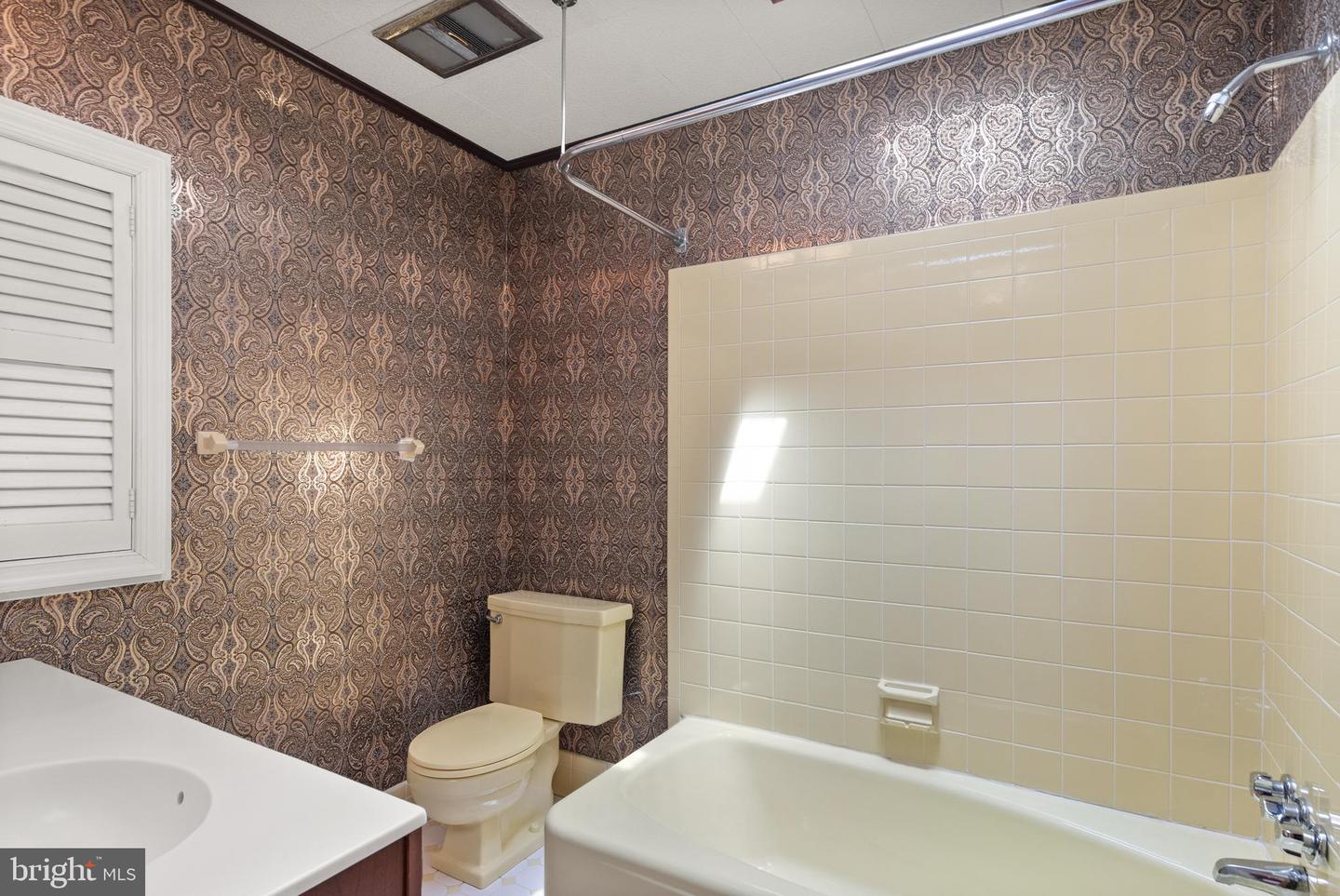 3311 MIDLAND RD, FAIRFAX, Virginia 22031, 3 Bedrooms Bedrooms, ,3 BathroomsBathrooms,Residential,For sale,3311 MIDLAND RD,VAFX2258736 MLS # VAFX2258736