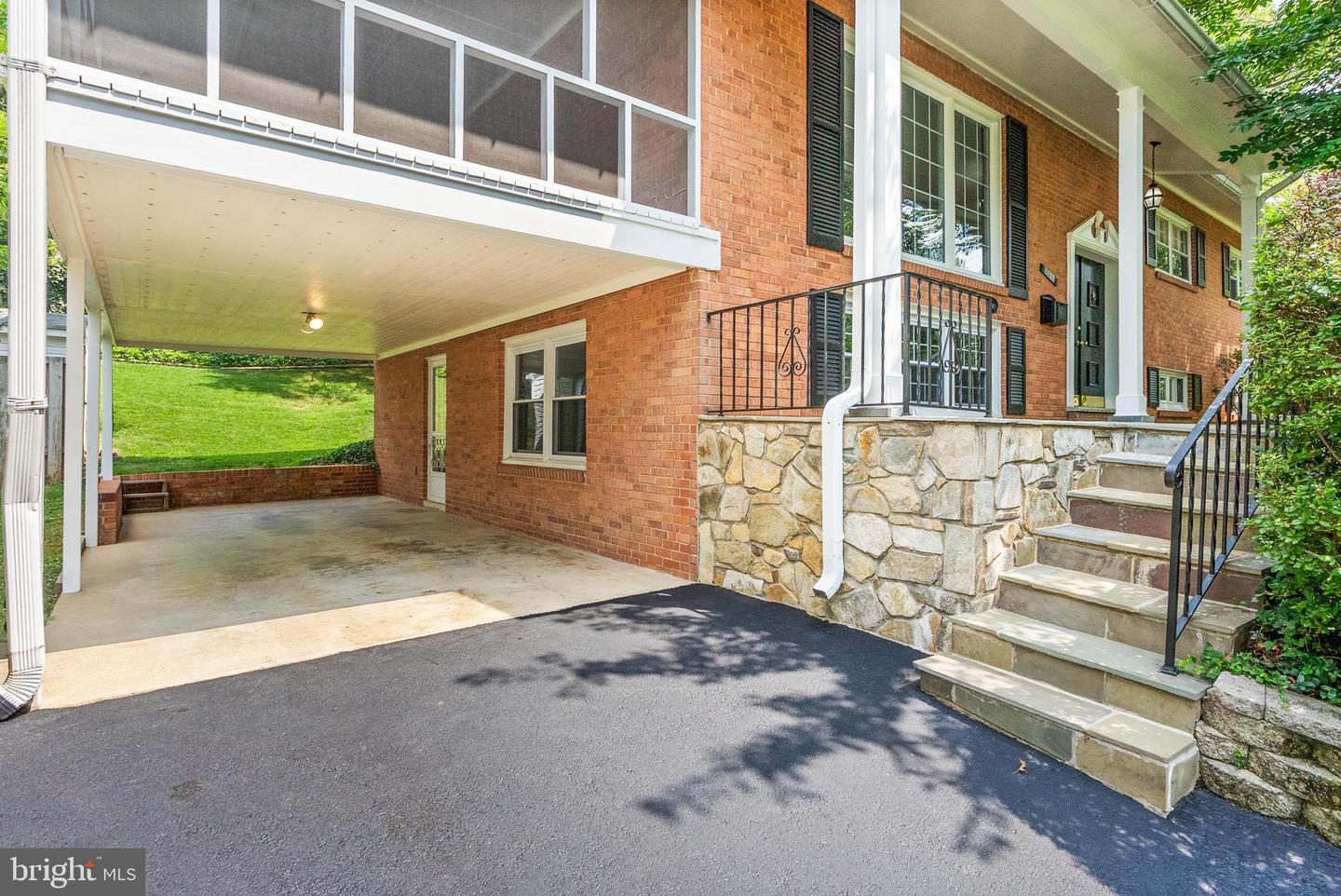 3311 MIDLAND RD, FAIRFAX, Virginia 22031, 3 Bedrooms Bedrooms, ,3 BathroomsBathrooms,Residential,For sale,3311 MIDLAND RD,VAFX2258736 MLS # VAFX2258736