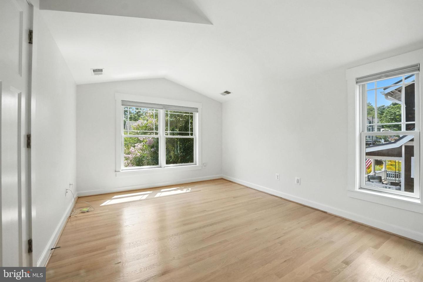 11 W DEL RAY AVE, ALEXANDRIA, Virginia 22301, 6 Bedrooms Bedrooms, ,5 BathroomsBathrooms,Residential,For sale,11 W DEL RAY AVE,VAAX2048146 MLS # VAAX2048146