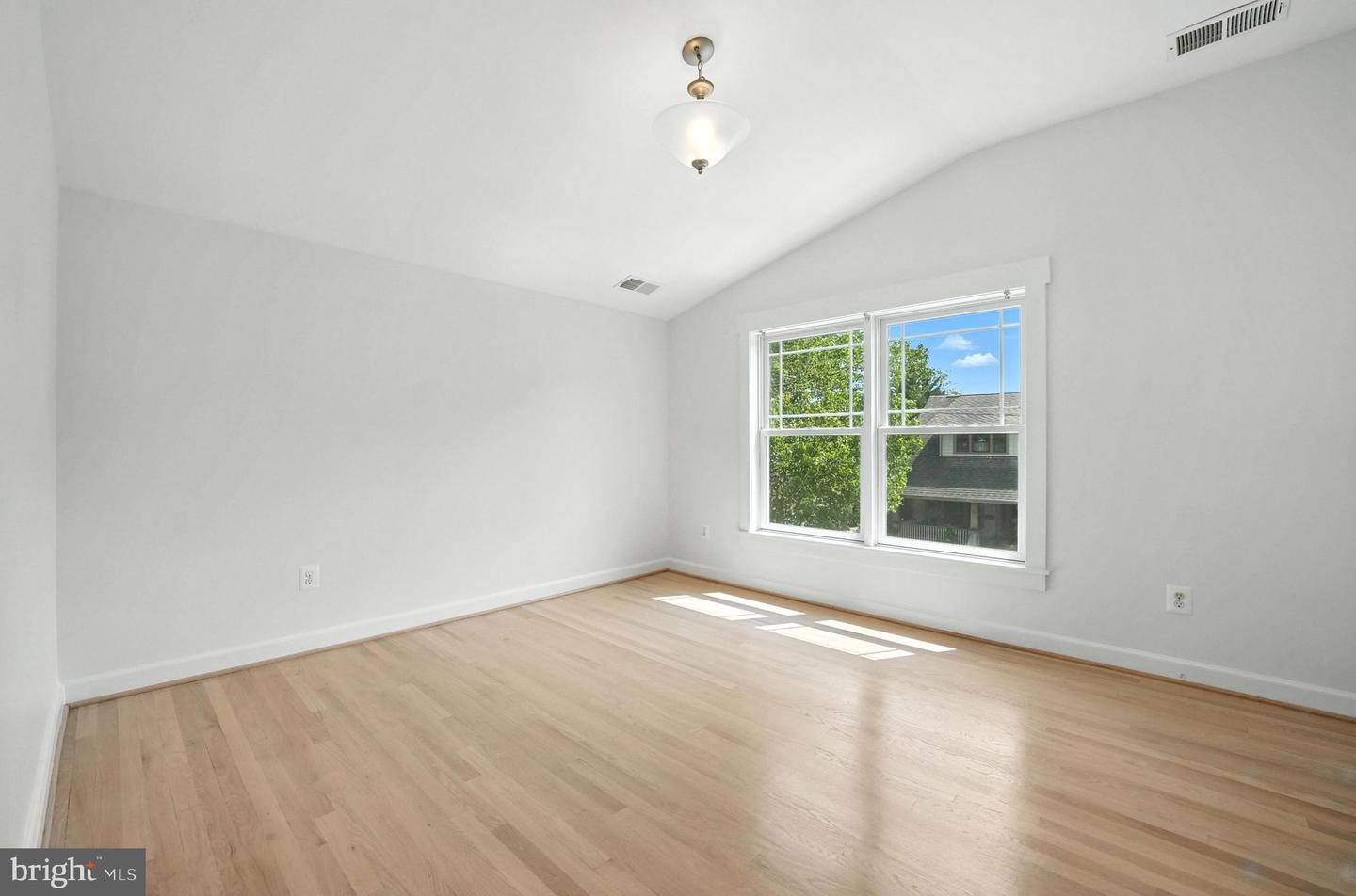 11 W DEL RAY AVE, ALEXANDRIA, Virginia 22301, 6 Bedrooms Bedrooms, ,5 BathroomsBathrooms,Residential,For sale,11 W DEL RAY AVE,VAAX2048146 MLS # VAAX2048146