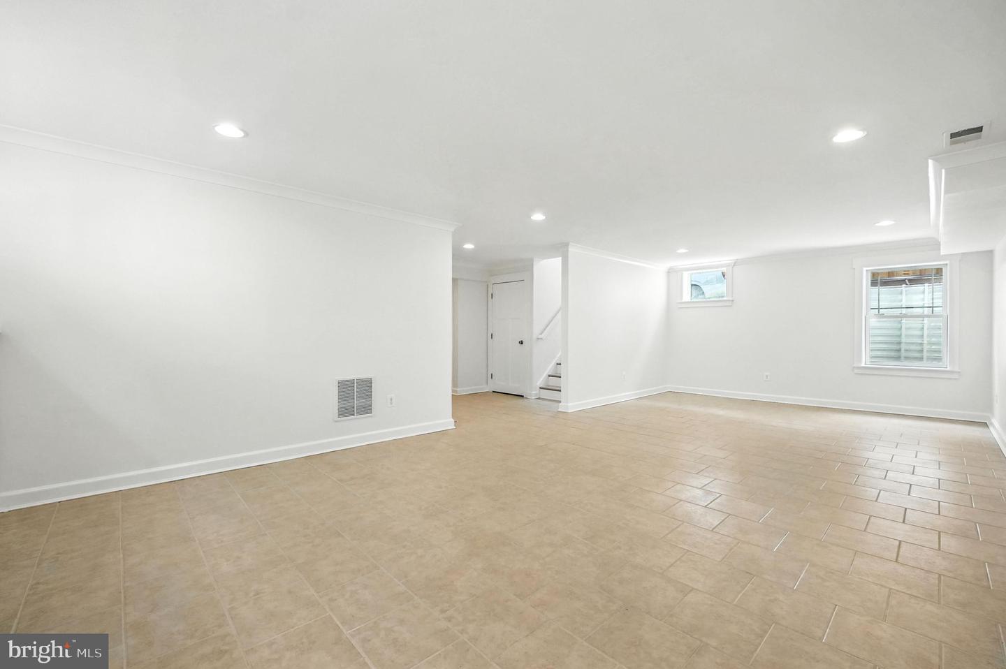 11 W DEL RAY AVE, ALEXANDRIA, Virginia 22301, 6 Bedrooms Bedrooms, ,5 BathroomsBathrooms,Residential,For sale,11 W DEL RAY AVE,VAAX2048146 MLS # VAAX2048146