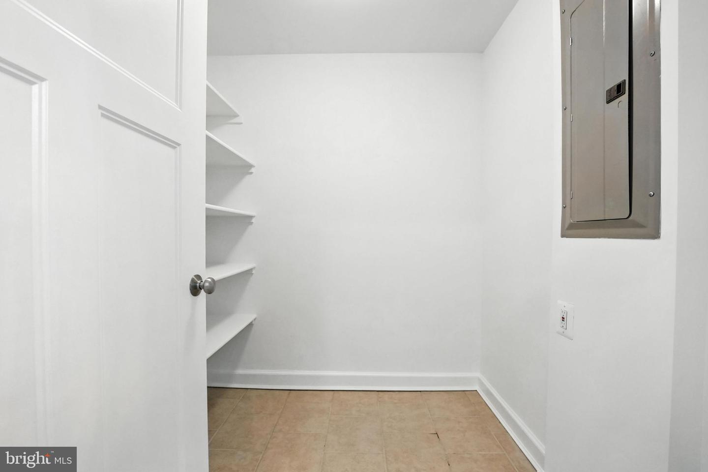 11 W DEL RAY AVE, ALEXANDRIA, Virginia 22301, 6 Bedrooms Bedrooms, ,5 BathroomsBathrooms,Residential,For sale,11 W DEL RAY AVE,VAAX2048146 MLS # VAAX2048146