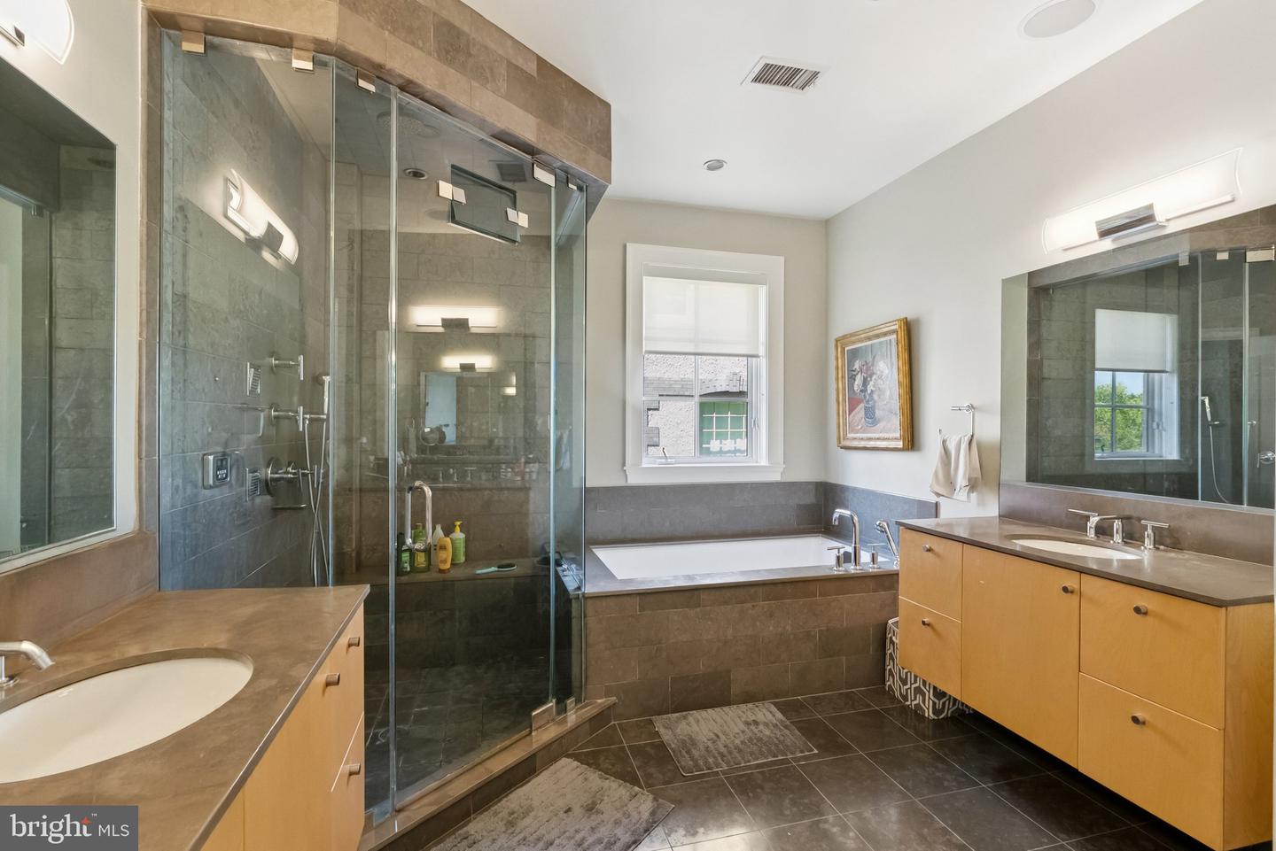 2120 WYOMING AVE NW #2, WASHINGTON, District Of Columbia 20008, 3 Bedrooms Bedrooms, ,2 BathroomsBathrooms,Residential,For sale,2120 WYOMING AVE NW #2,DCDC2213380 MLS # DCDC2213380