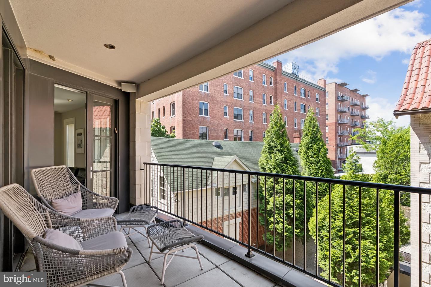 2120 WYOMING AVE NW #2, WASHINGTON, District Of Columbia 20008, 3 Bedrooms Bedrooms, ,2 BathroomsBathrooms,Residential,For sale,2120 WYOMING AVE NW #2,DCDC2213380 MLS # DCDC2213380
