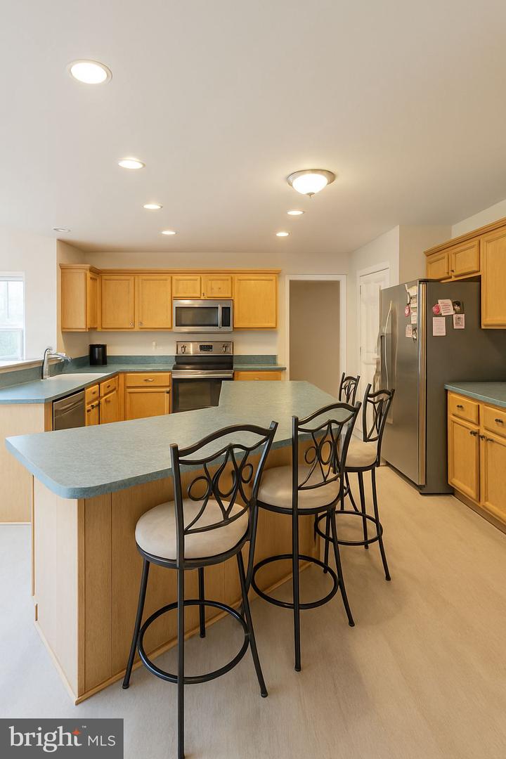 15489 MARSH OVERLOOK DR, WOODBRIDGE, Virginia 22191, 5 Bedrooms Bedrooms, ,2 BathroomsBathrooms,Residential,For sale,15489 MARSH OVERLOOK DR,VAPW2100832 MLS # VAPW2100832