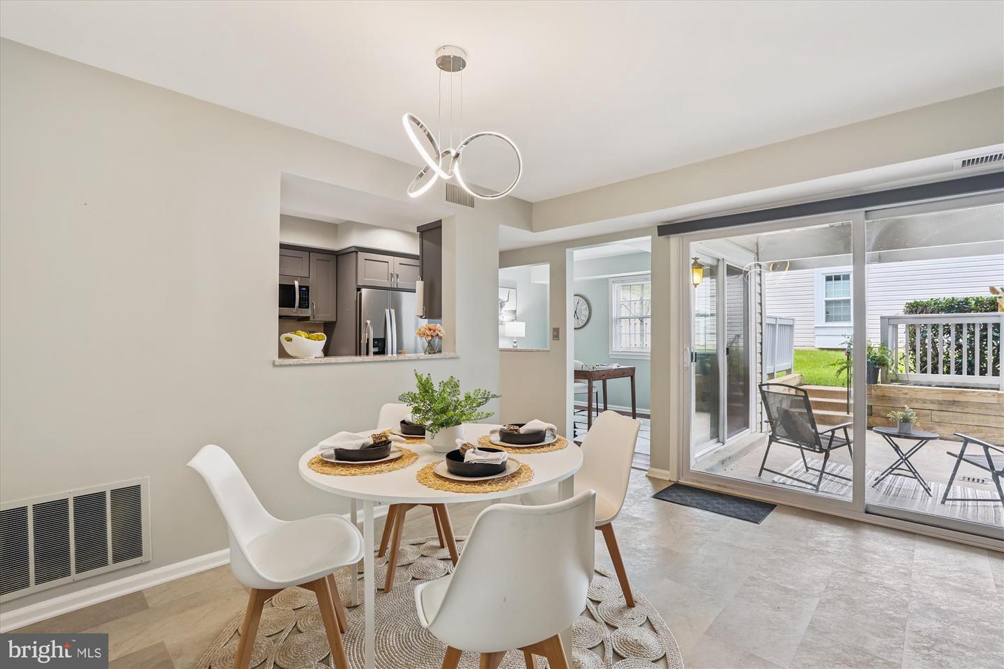 4537 28TH RD S #A, ARLINGTON, Virginia 22206, 2 Bedrooms Bedrooms, ,1 BathroomBathrooms,Residential,For sale,4537 28TH RD S #A,VAAR2061944 MLS # VAAR2061944