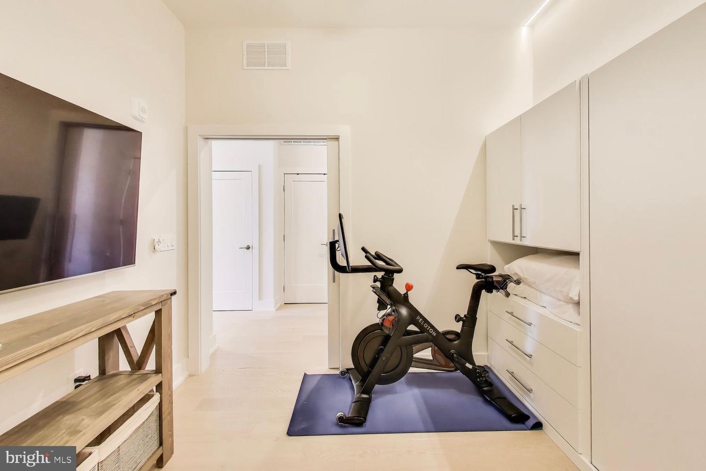 701 SWANN AVE #507, ALEXANDRIA, Virginia 22301, 2 Bedrooms Bedrooms, ,1 BathroomBathrooms,Residential,For sale,701 SWANN AVE #507,VAAX2048280 MLS # VAAX2048280