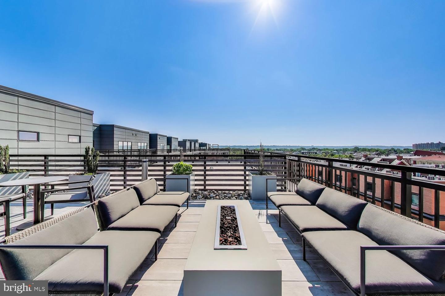 701 SWANN AVE #507, ALEXANDRIA, Virginia 22301, 2 Bedrooms Bedrooms, ,1 BathroomBathrooms,Residential,For sale,701 SWANN AVE #507,VAAX2048280 MLS # VAAX2048280