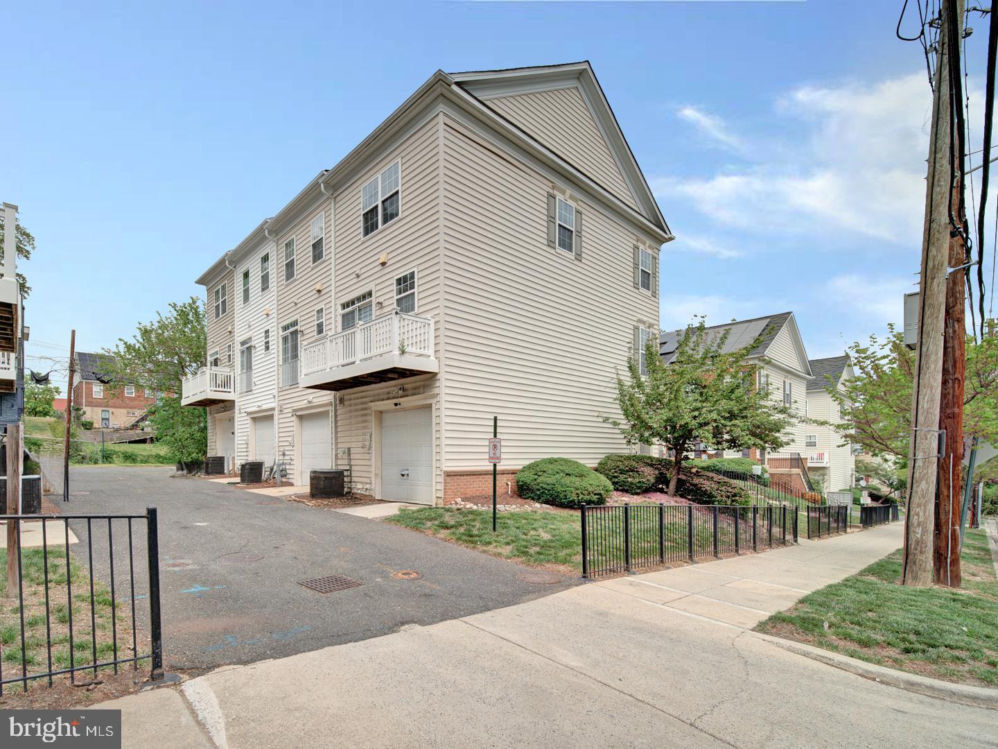 151 DANBURY ST SW, WASHINGTON, District Of Columbia 20032, 2 Bedrooms Bedrooms, ,2 BathroomsBathrooms,Residential,For sale,151 DANBURY ST SW,DCDC2213958 MLS # DCDC2213958
