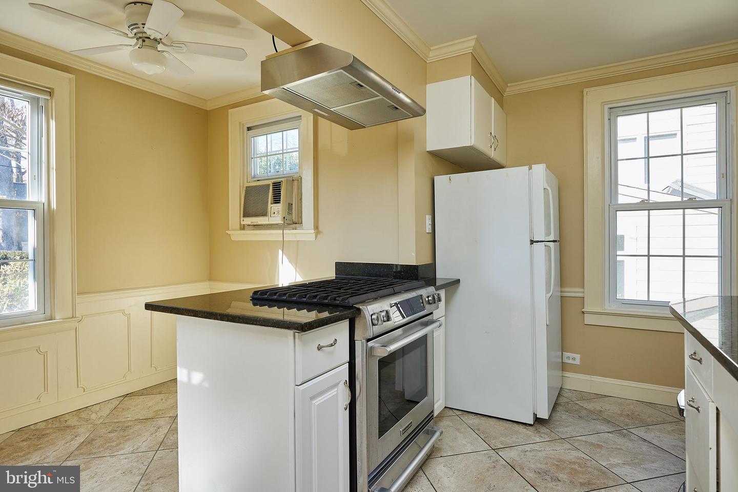 2913 24TH ST N, ARLINGTON, Virginia 22207, 2 Bedrooms Bedrooms, ,1 BathroomBathrooms,Residential,For sale,2913 24TH ST N,VAAR2061974 MLS # VAAR2061974