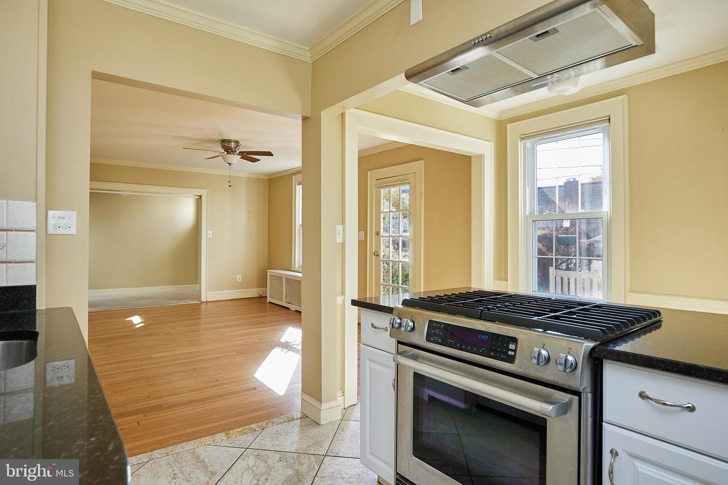 2913 24TH ST N, ARLINGTON, Virginia 22207, 2 Bedrooms Bedrooms, ,1 BathroomBathrooms,Residential,For sale,2913 24TH ST N,VAAR2061974 MLS # VAAR2061974
