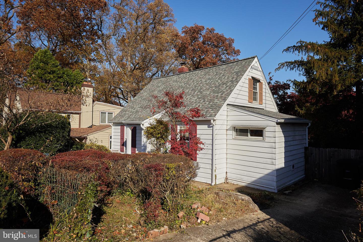 2913 24TH ST N, ARLINGTON, Virginia 22207, 2 Bedrooms Bedrooms, ,1 BathroomBathrooms,Residential,For sale,2913 24TH ST N,VAAR2061974 MLS # VAAR2061974