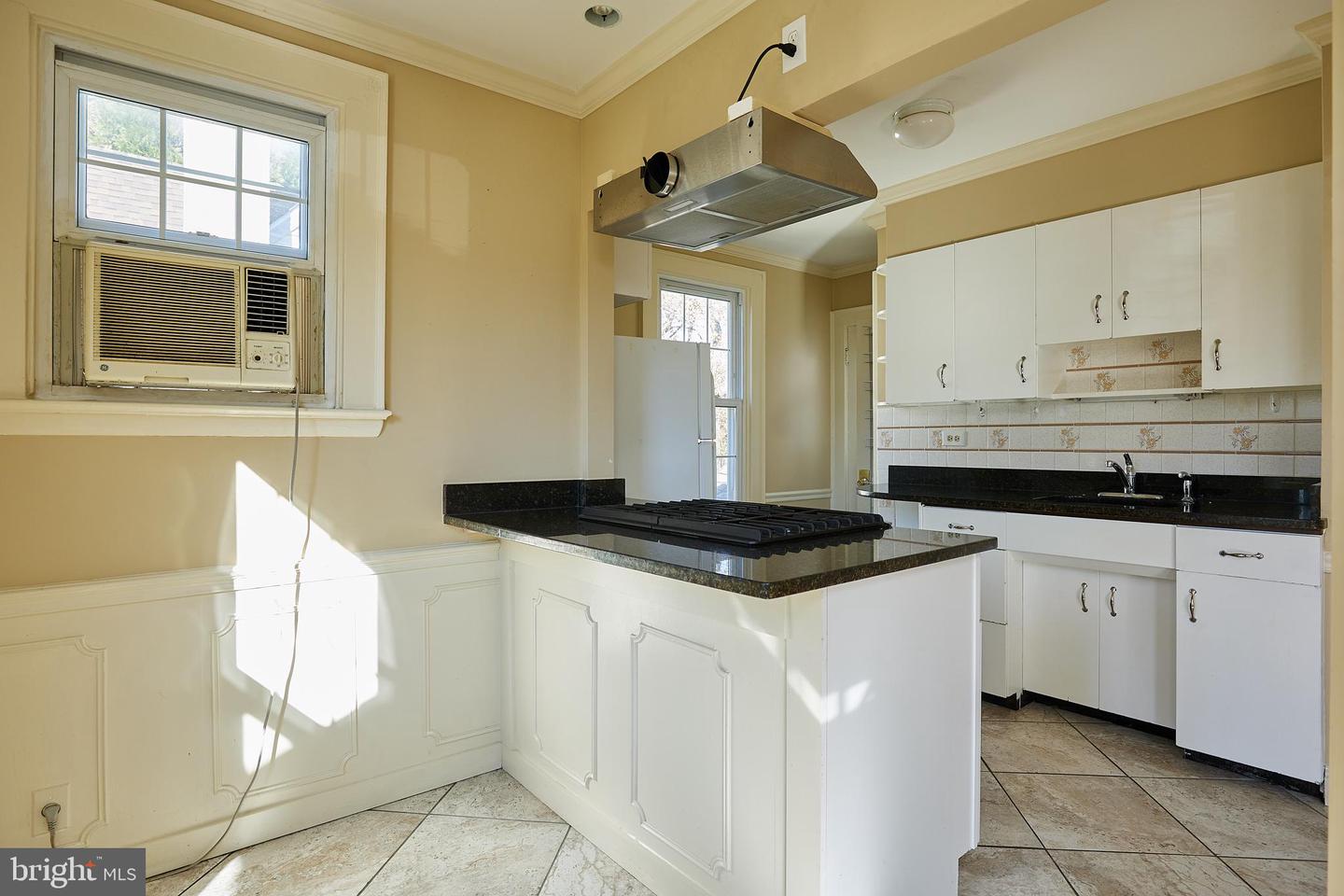 2913 24TH ST N, ARLINGTON, Virginia 22207, 2 Bedrooms Bedrooms, ,1 BathroomBathrooms,Residential,For sale,2913 24TH ST N,VAAR2061974 MLS # VAAR2061974