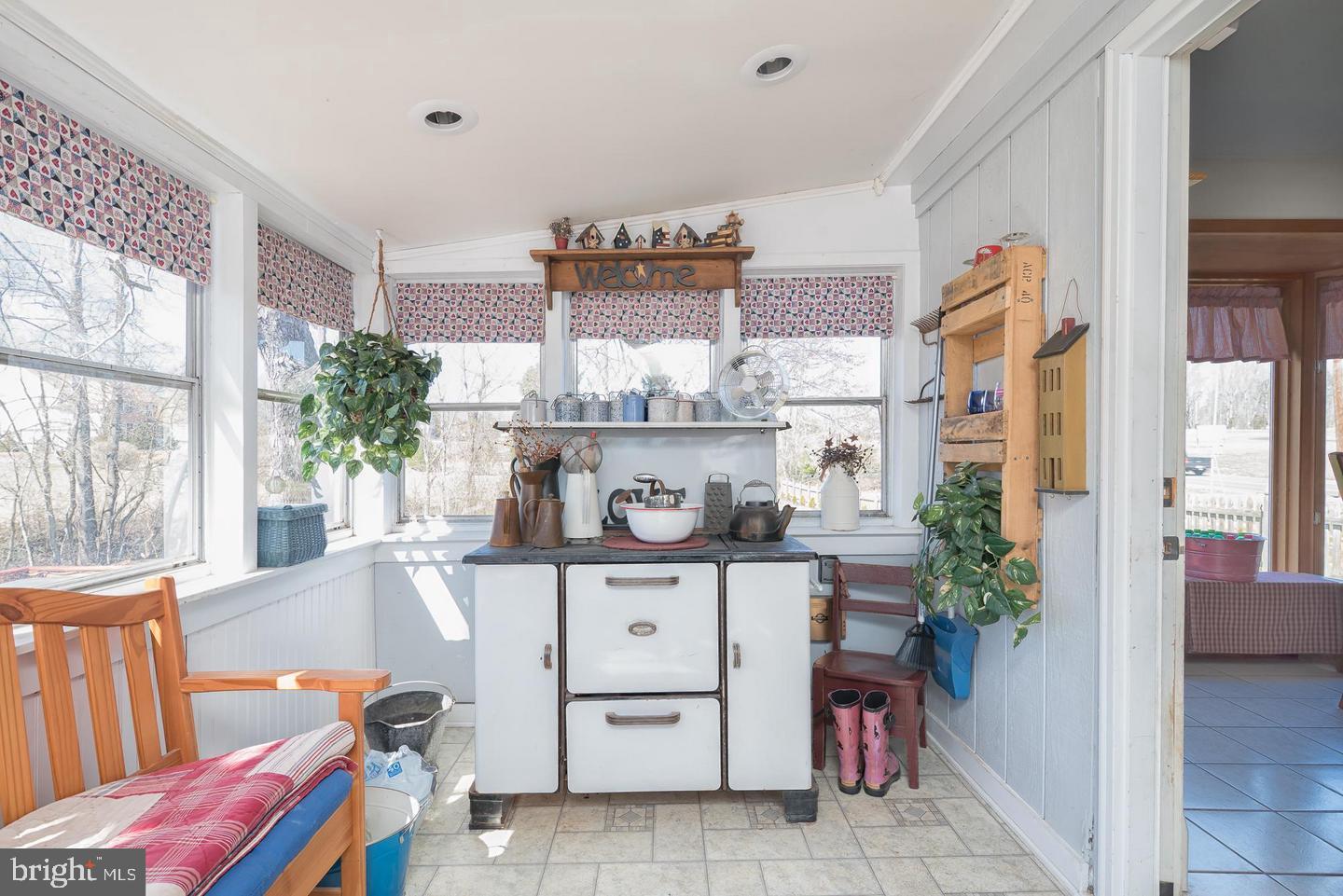 1503 GARRISONVILLE RD, STAFFORD, Virginia 22556, 3 Bedrooms Bedrooms, 6 Rooms Rooms,2 BathroomsBathrooms,Residential,For sale,1503 GARRISONVILLE RD,VAST2041614 MLS # VAST2041614