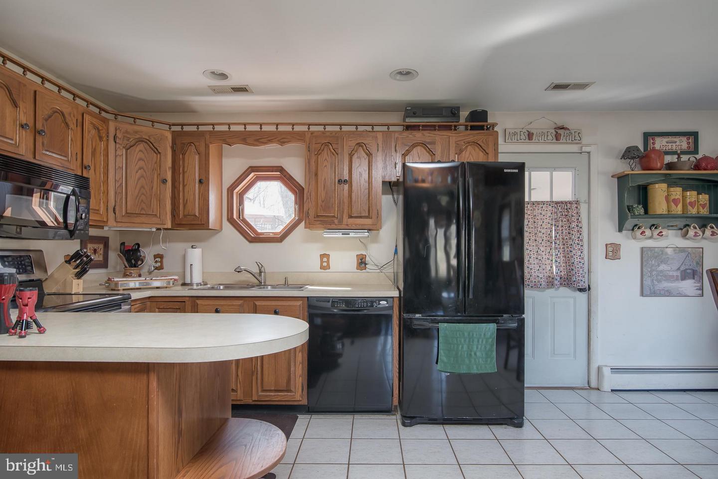 1503 GARRISONVILLE RD, STAFFORD, Virginia 22556, 3 Bedrooms Bedrooms, 6 Rooms Rooms,2 BathroomsBathrooms,Residential,For sale,1503 GARRISONVILLE RD,VAST2041614 MLS # VAST2041614