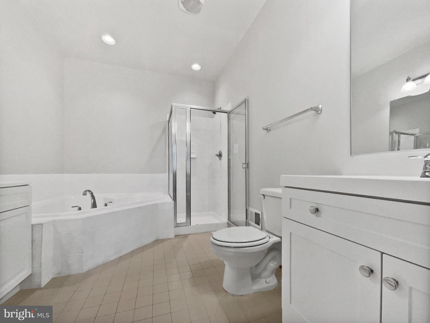 2905 CHINKAPIN OAK LN, WOODBRIDGE, Virginia 22191, 2 Bedrooms Bedrooms, ,2 BathroomsBathrooms,Residential,For sale,2905 CHINKAPIN OAK LN,VAPW2100936 MLS # VAPW2100936