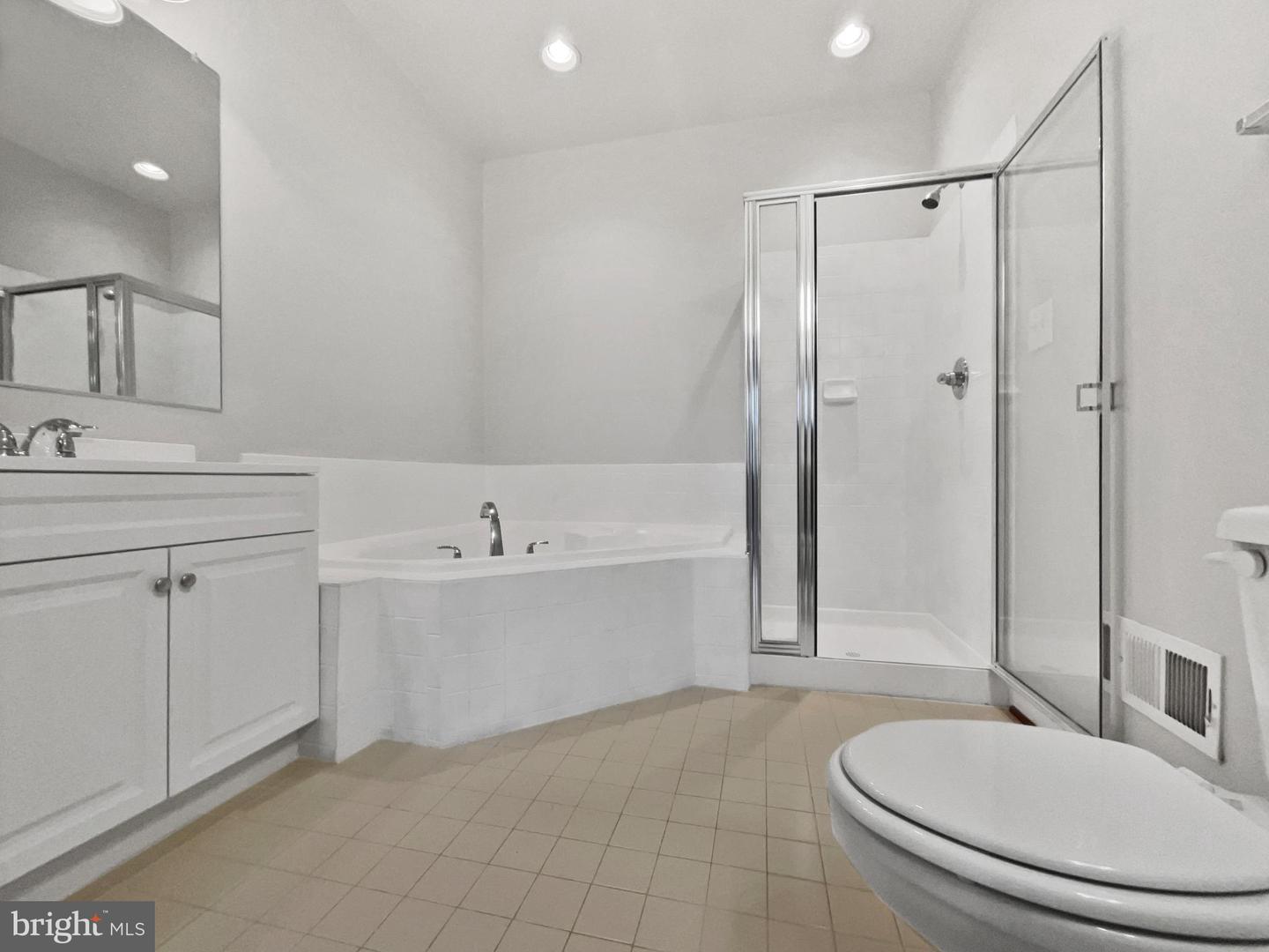 2905 CHINKAPIN OAK LN, WOODBRIDGE, Virginia 22191, 2 Bedrooms Bedrooms, ,2 BathroomsBathrooms,Residential,For sale,2905 CHINKAPIN OAK LN,VAPW2100936 MLS # VAPW2100936