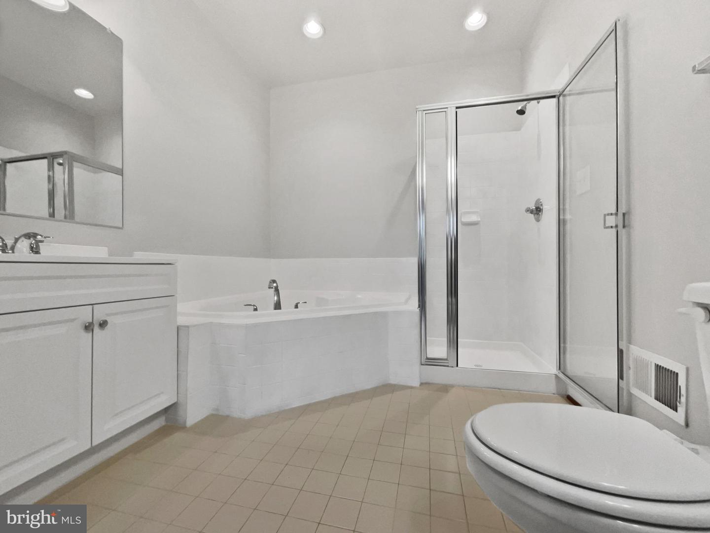 2905 CHINKAPIN OAK LN, WOODBRIDGE, Virginia 22191, 2 Bedrooms Bedrooms, ,2 BathroomsBathrooms,Residential,For sale,2905 CHINKAPIN OAK LN,VAPW2100936 MLS # VAPW2100936
