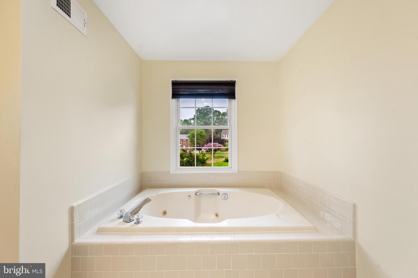 9509 LEATHERSMITH CT, BURKE, Virginia 22015, 4 Bedrooms Bedrooms, 14 Rooms Rooms,2 BathroomsBathrooms,Residential,For sale,9509 LEATHERSMITH CT,VAFX2259854 MLS # VAFX2259854