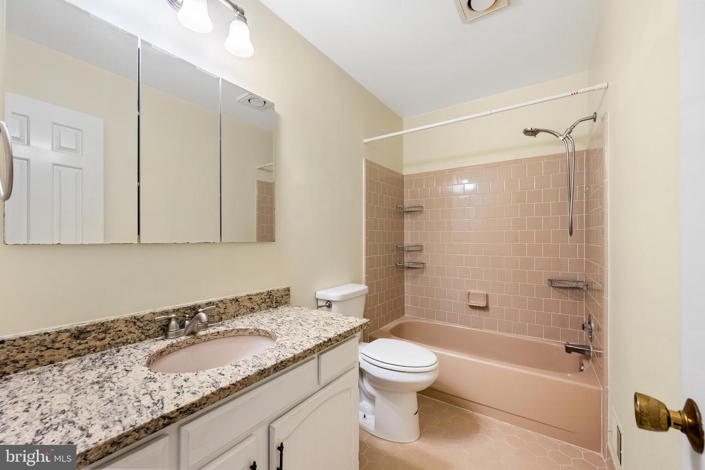 9509 LEATHERSMITH CT, BURKE, Virginia 22015, 4 Bedrooms Bedrooms, 14 Rooms Rooms,2 BathroomsBathrooms,Residential,For sale,9509 LEATHERSMITH CT,VAFX2259854 MLS # VAFX2259854