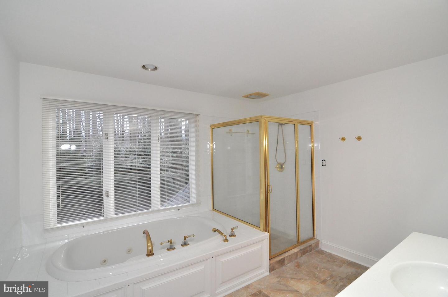 11265 BEACH MILL RD, GREAT FALLS, Virginia 22066, 4 Bedrooms Bedrooms, 17 Rooms Rooms,4 BathroomsBathrooms,Residential,For sale,11265 BEACH MILL RD,VAFX2207702 MLS # VAFX2207702