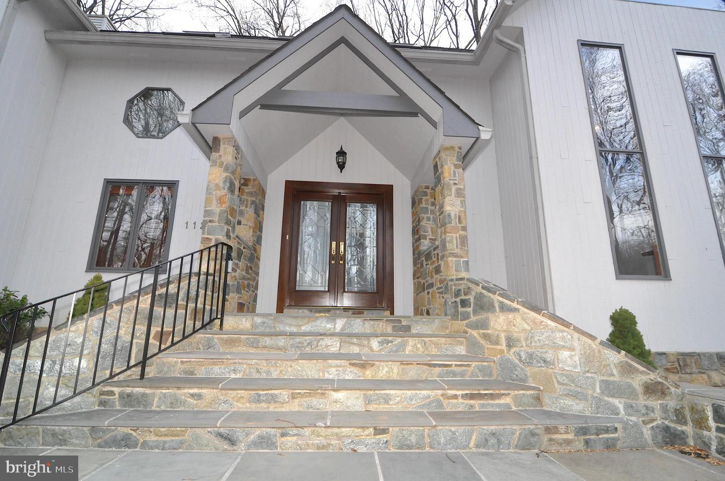 11265 BEACH MILL RD, GREAT FALLS, Virginia 22066, 4 Bedrooms Bedrooms, 17 Rooms Rooms,4 BathroomsBathrooms,Residential,For sale,11265 BEACH MILL RD,VAFX2207702 MLS # VAFX2207702
