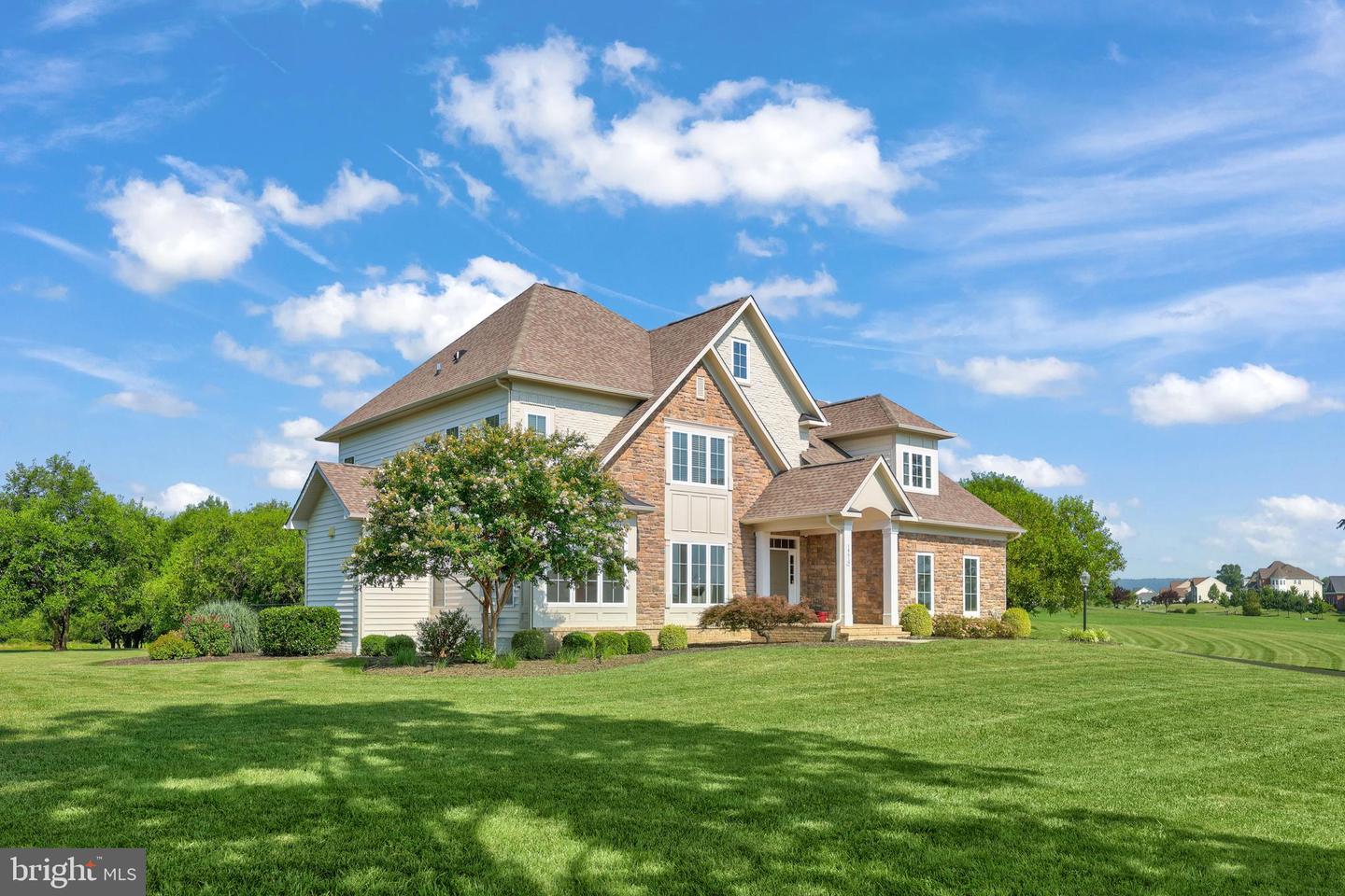 14619 FALCONAIRE PL, LEESBURG, Virginia 20176, 5 Bedrooms Bedrooms, ,4 BathroomsBathrooms,Residential,For sale,14619 FALCONAIRE PL,VALO2100610 MLS # VALO2100610