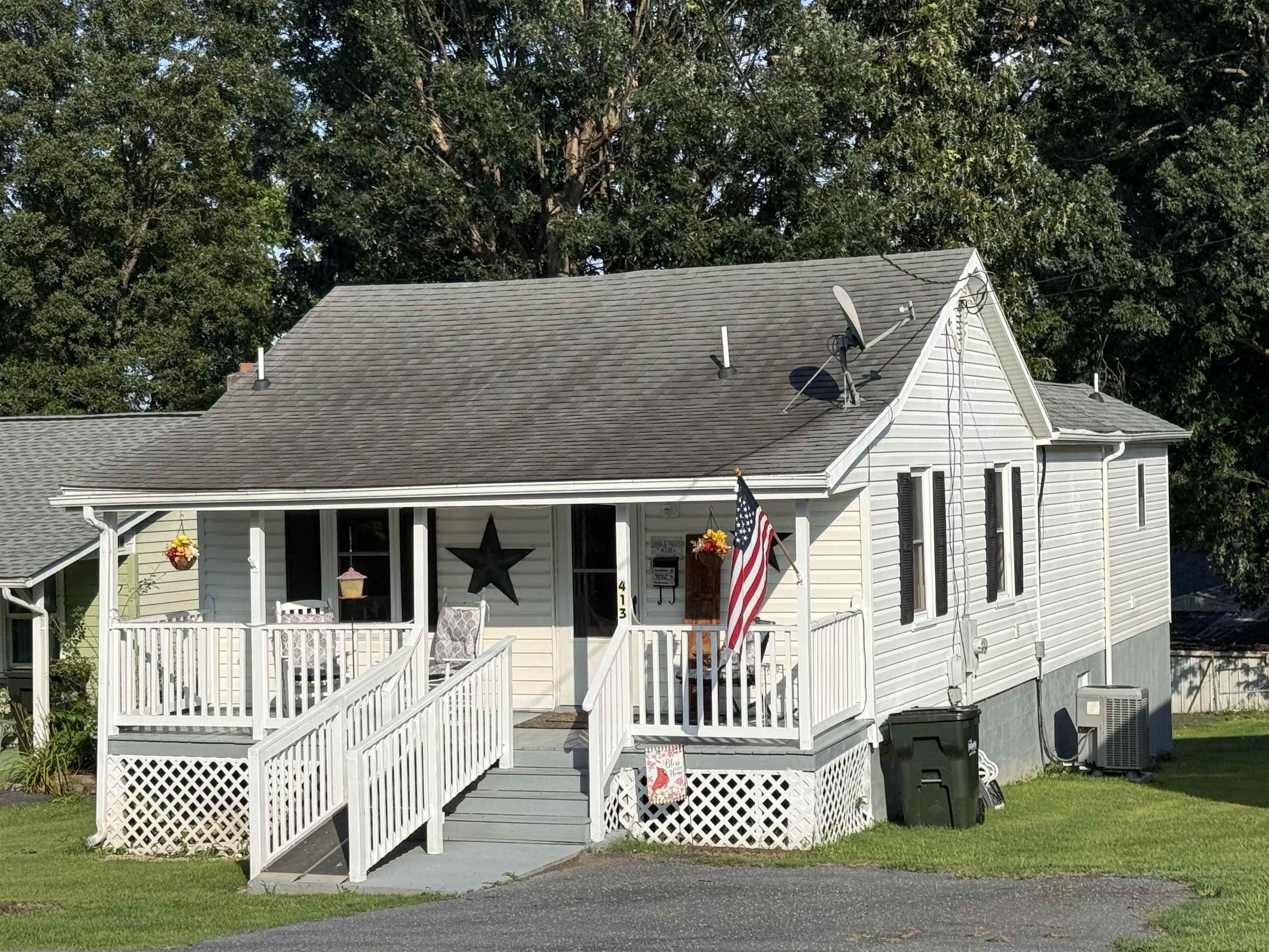 413 G ST, STAUNTON, Virginia 24401, 2 Bedrooms Bedrooms, ,2 BathroomsBathrooms,Residential,413 G ST,667546 MLS # 667546