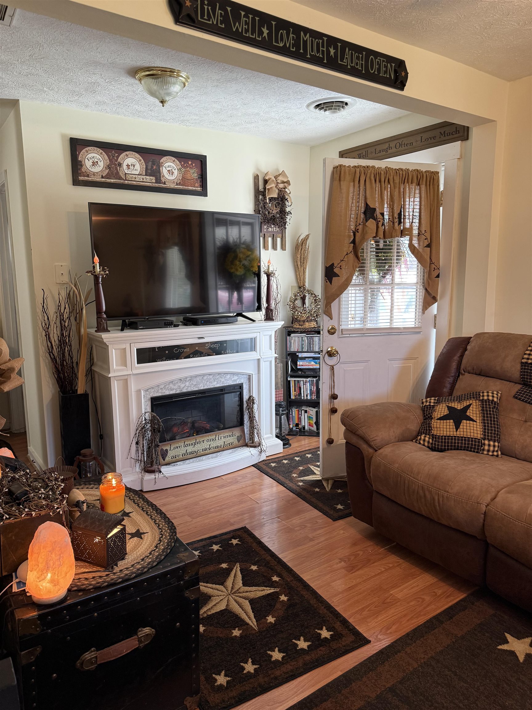 413 G ST, STAUNTON, Virginia 24401, 2 Bedrooms Bedrooms, ,2 BathroomsBathrooms,Residential,413 G ST,667546 MLS # 667546
