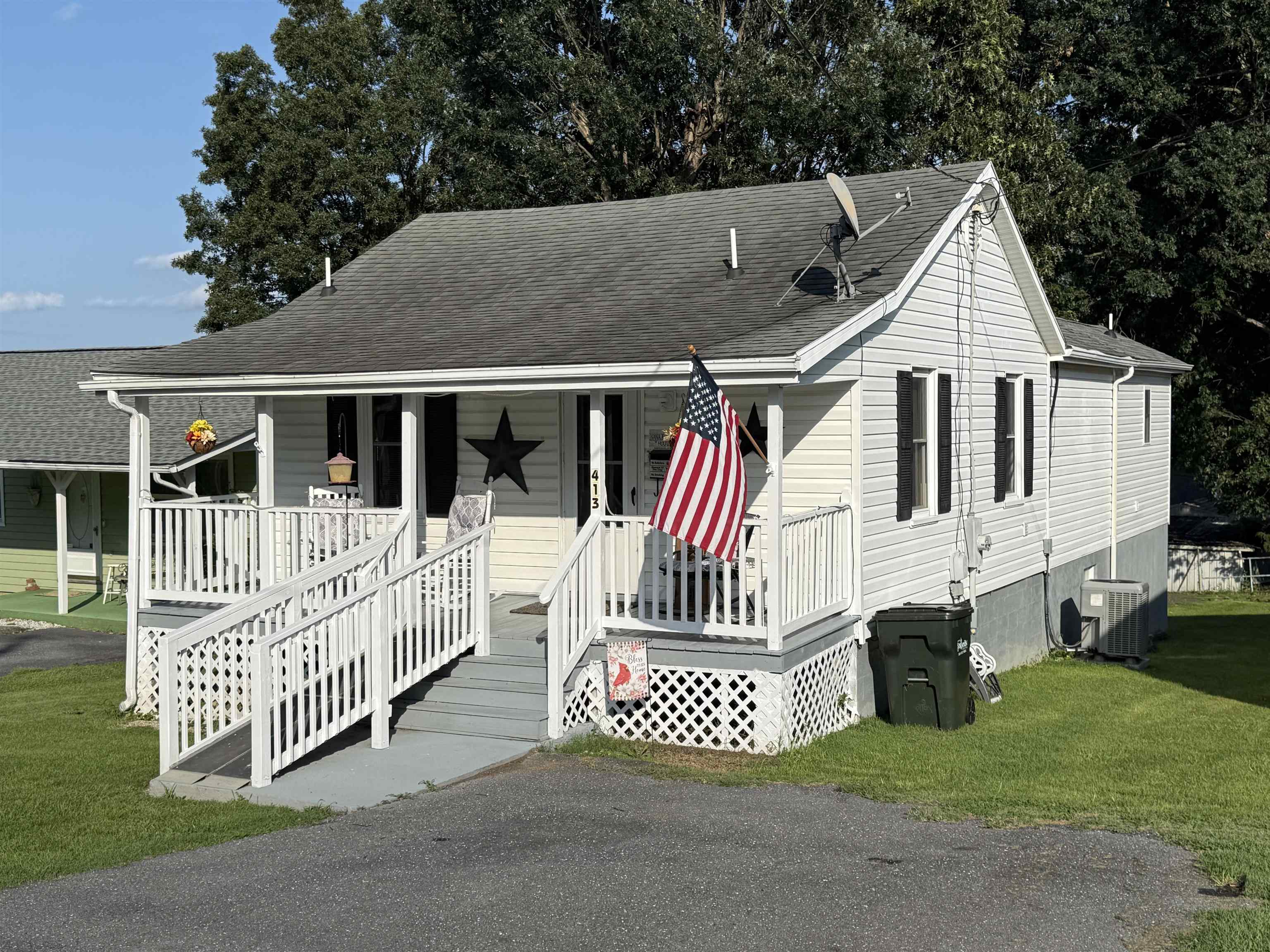 413 G ST, STAUNTON, Virginia 24401, 2 Bedrooms Bedrooms, ,2 BathroomsBathrooms,Residential,413 G ST,667546 MLS # 667546