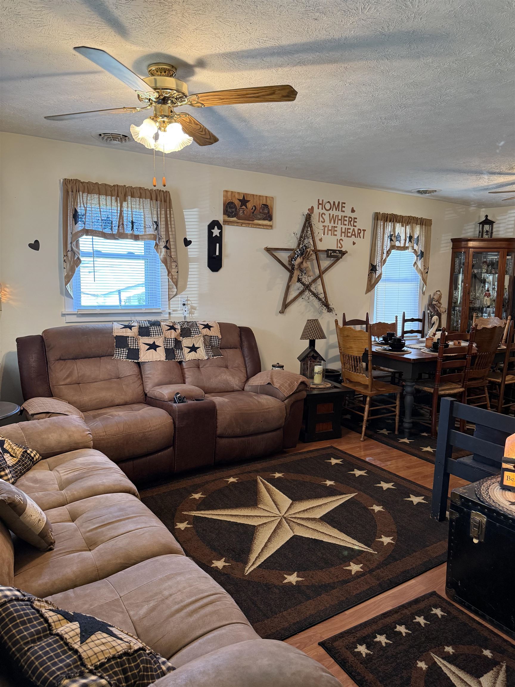 413 G ST, STAUNTON, Virginia 24401, 2 Bedrooms Bedrooms, ,2 BathroomsBathrooms,Residential,413 G ST,667546 MLS # 667546