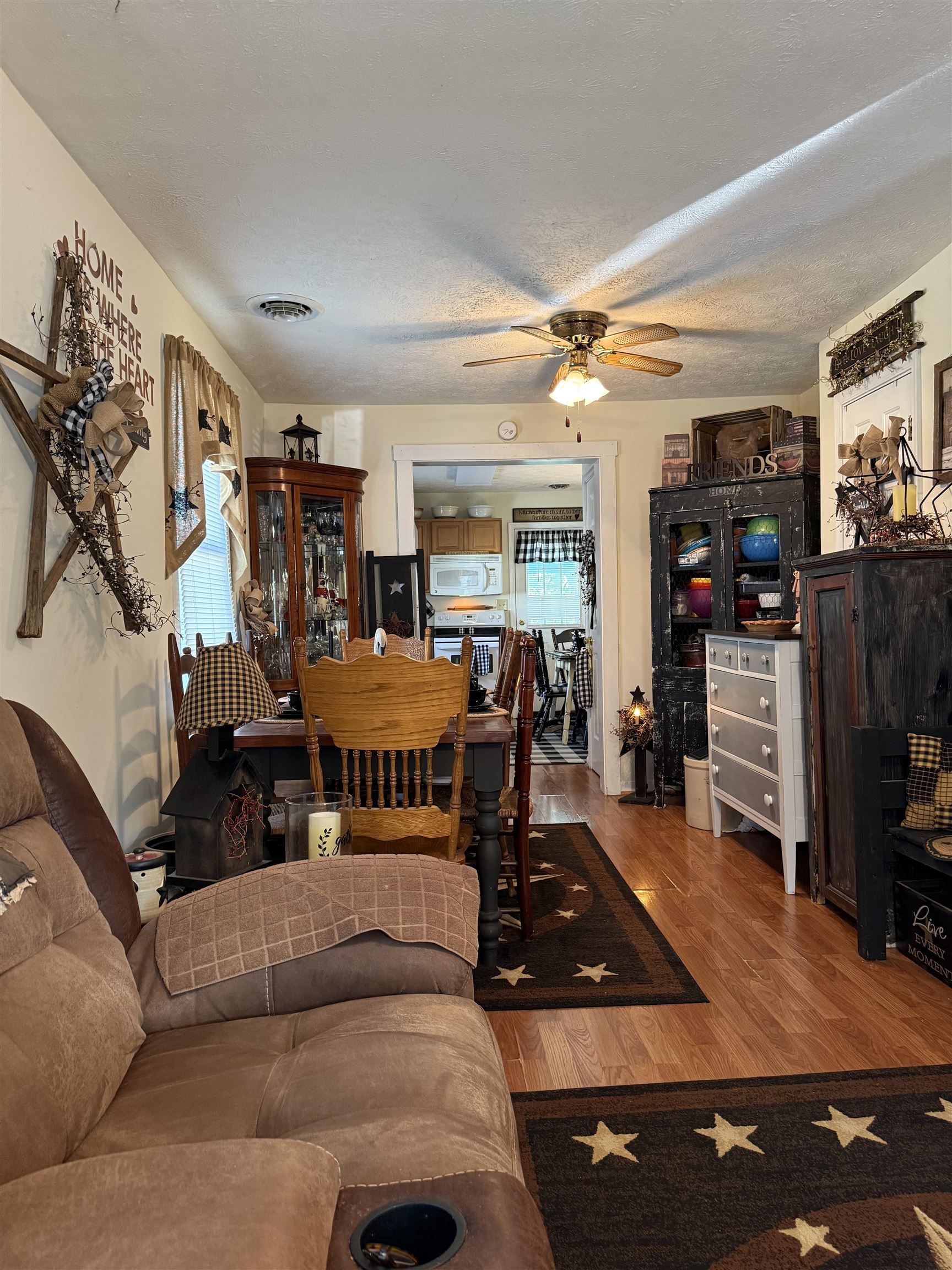 413 G ST, STAUNTON, Virginia 24401, 2 Bedrooms Bedrooms, ,2 BathroomsBathrooms,Residential,413 G ST,667546 MLS # 667546
