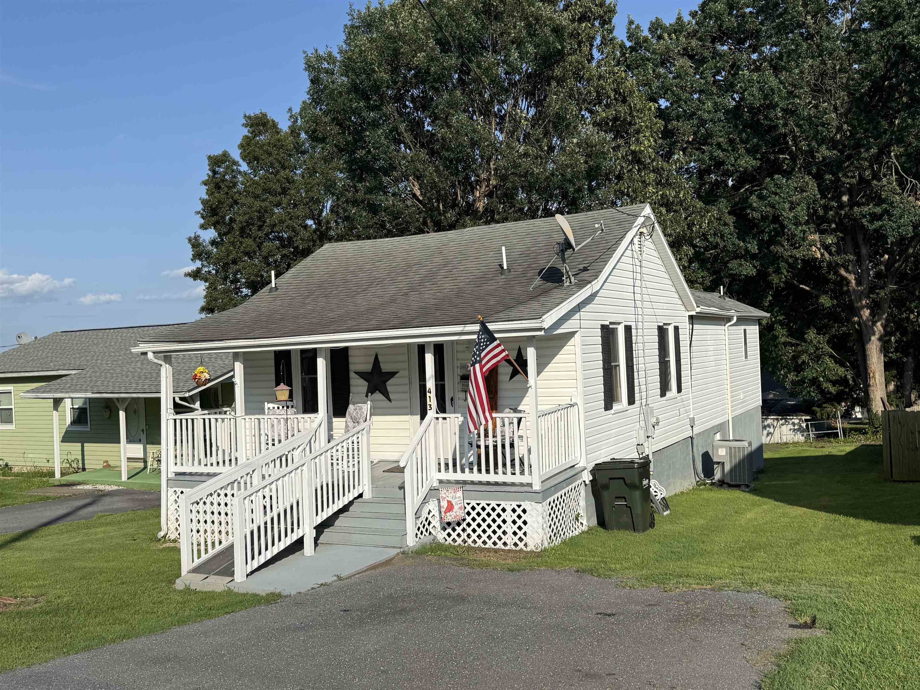 413 G ST, STAUNTON, Virginia 24401, 2 Bedrooms Bedrooms, ,2 BathroomsBathrooms,Residential,413 G ST,667546 MLS # 667546