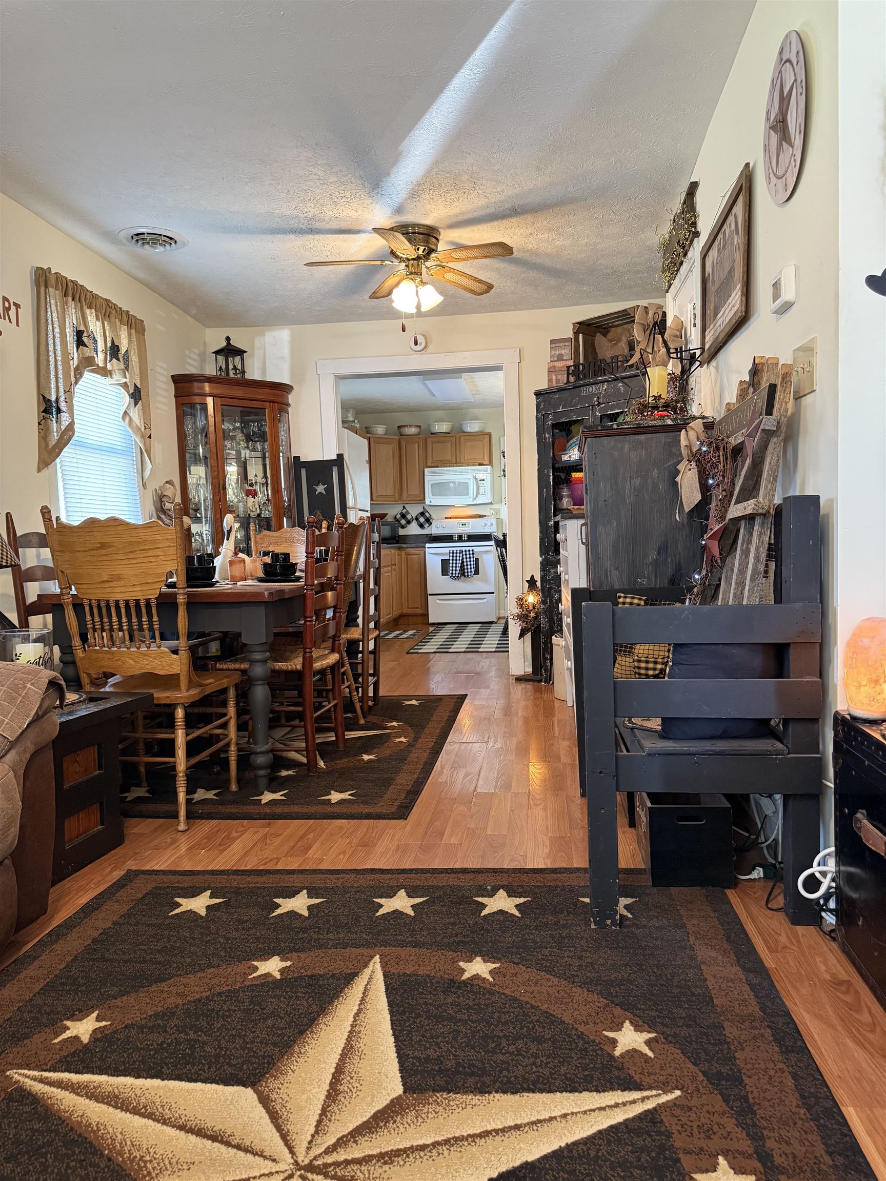 413 G ST, STAUNTON, Virginia 24401, 2 Bedrooms Bedrooms, ,2 BathroomsBathrooms,Residential,413 G ST,667546 MLS # 667546